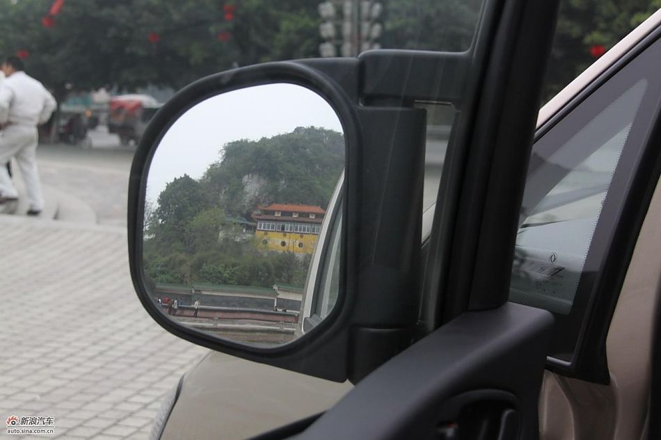 2010款风行菱智实拍图