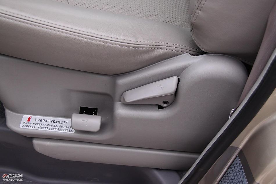 2010款风行菱智实拍图