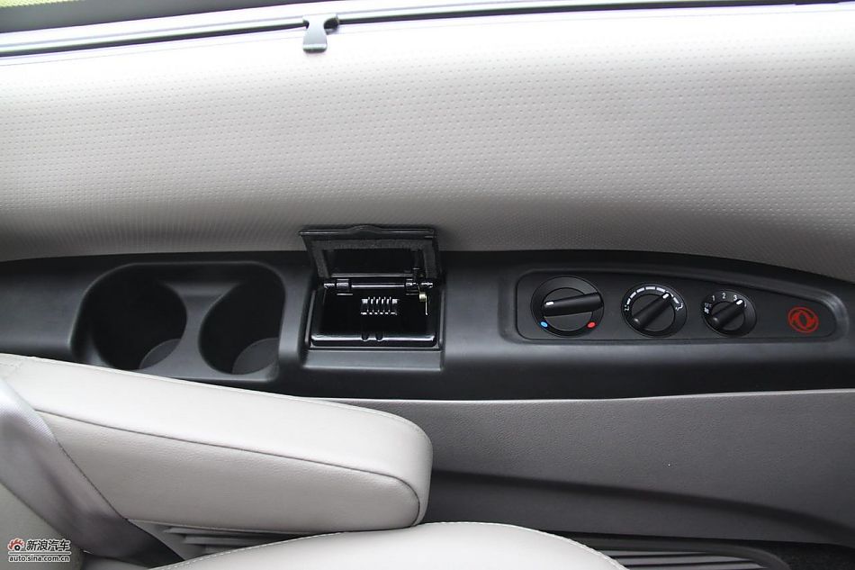 2010款风行菱智实拍图