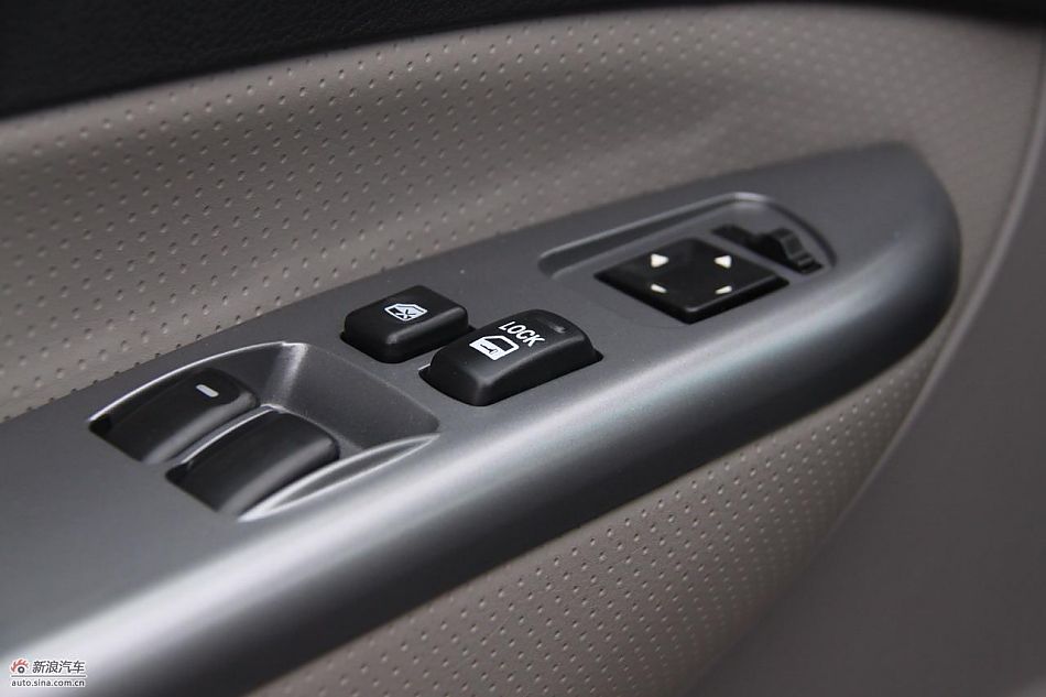 2010款风行菱智实拍图