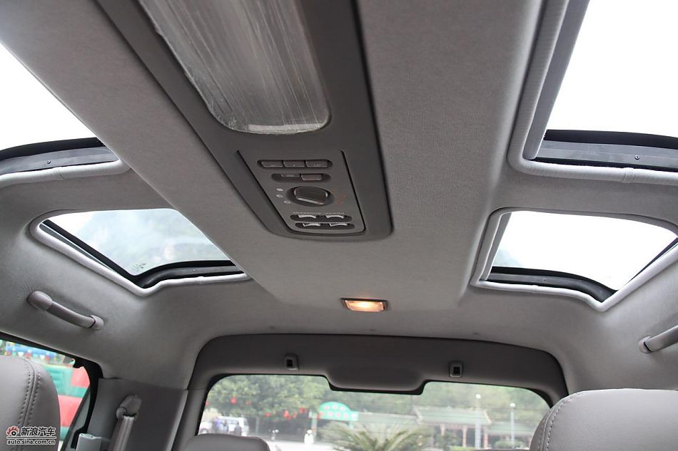 2010款风行菱智实拍图