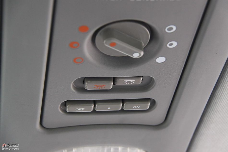 2010款风行菱智实拍图