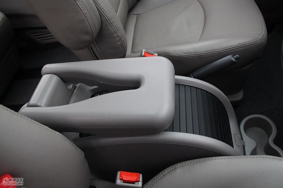 2010款风行菱智实拍图