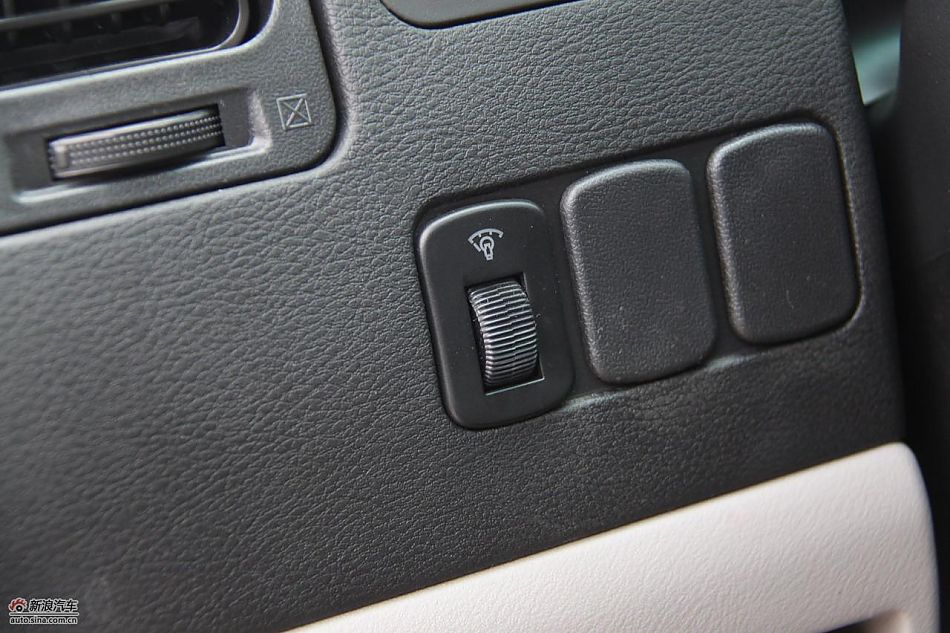 2010款风行菱智实拍图