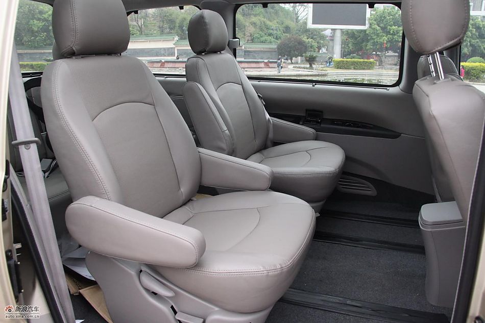 2010款风行菱智实拍图