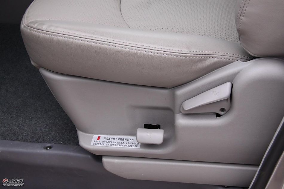 2010款风行菱智实拍图