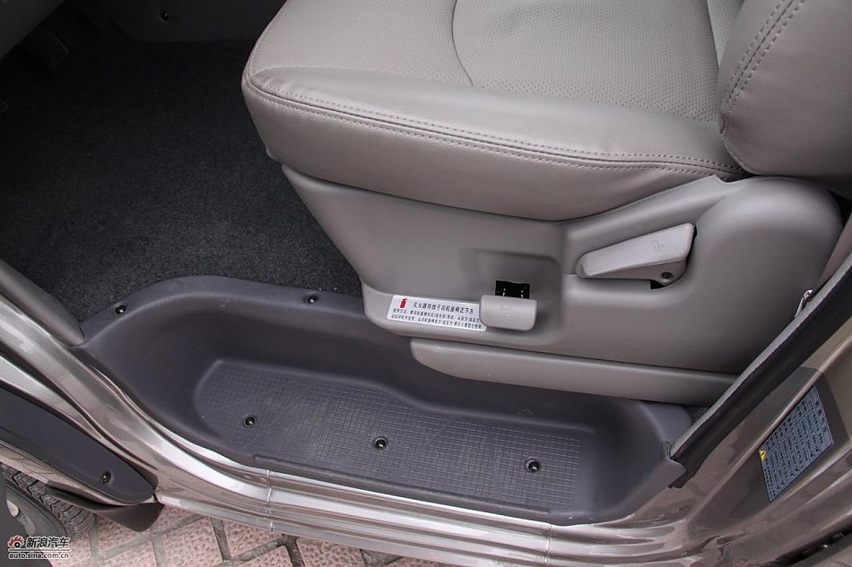 2010款风行菱智实拍图