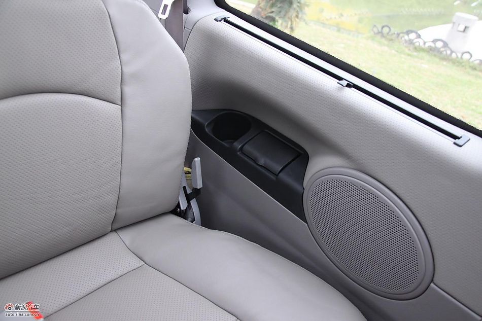 2010款风行菱智实拍图