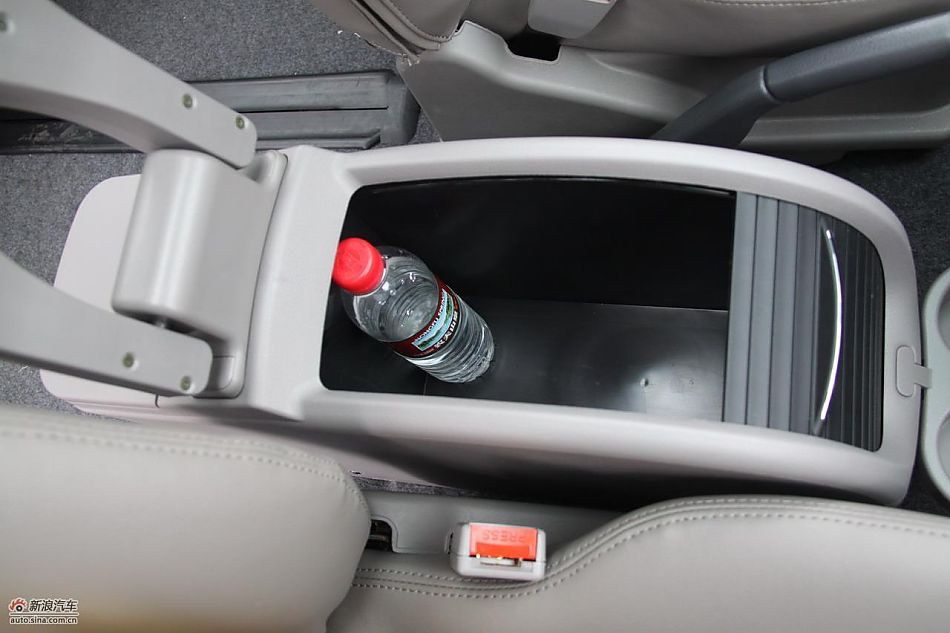 2010款风行菱智实拍图