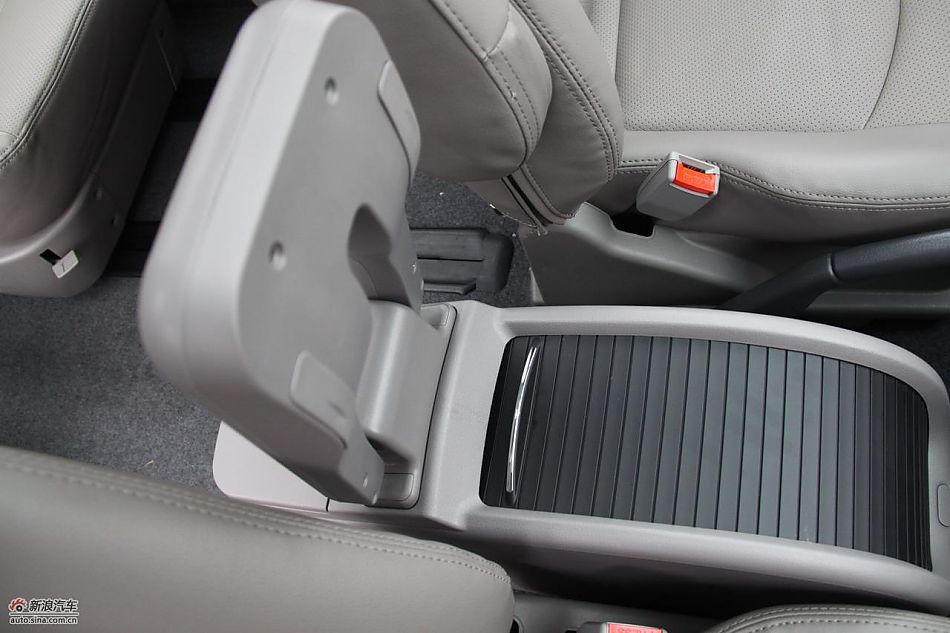 2010款风行菱智实拍图