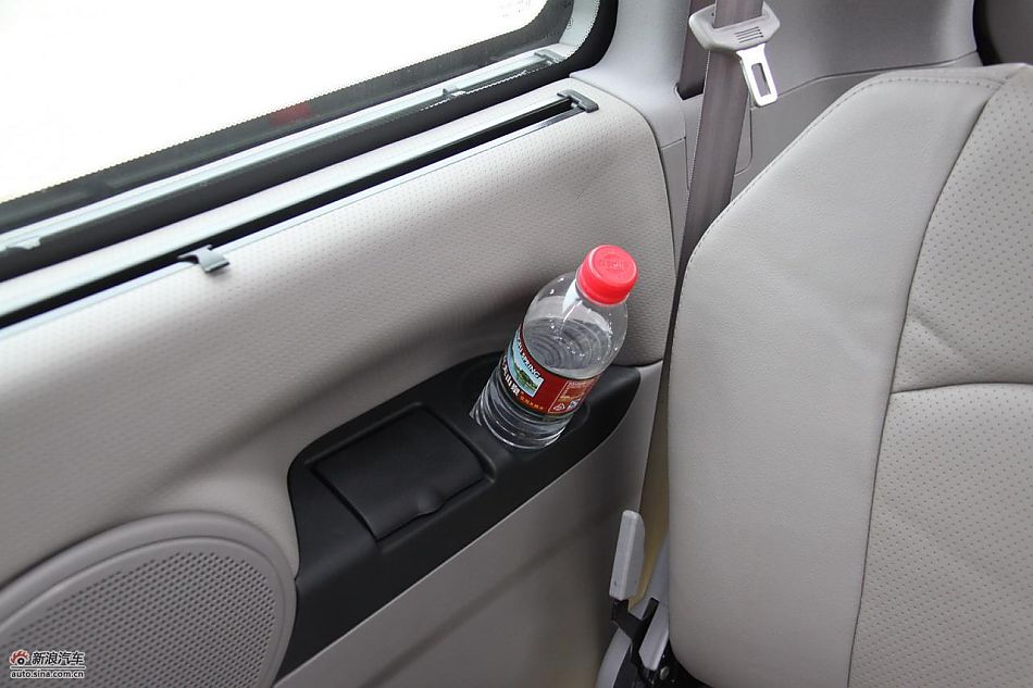 2010款风行菱智实拍图