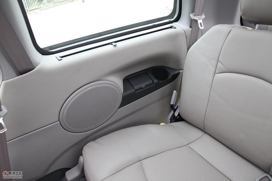 2010款风行菱智实拍图