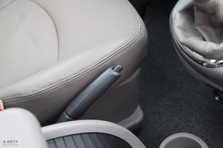 2010款风行菱智实拍图