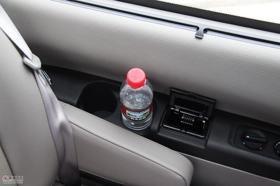 2010款风行菱智实拍图