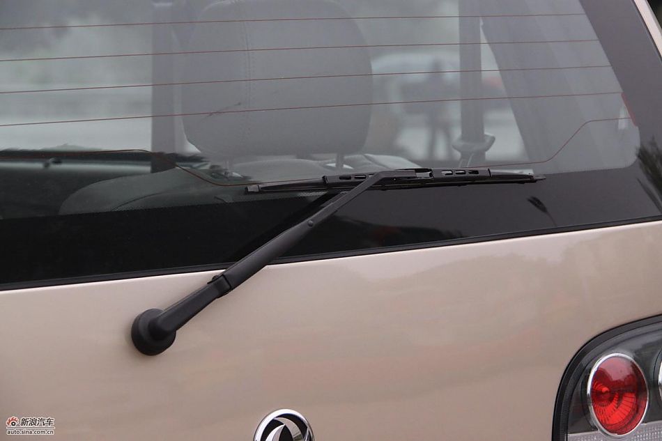 2010款风行菱智实拍图