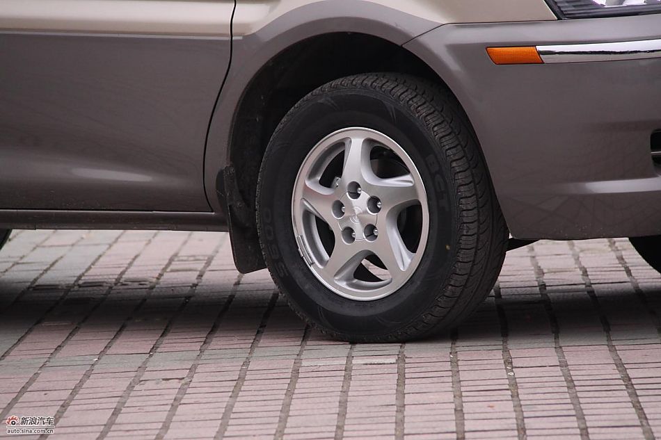 2010款风行菱智实拍图