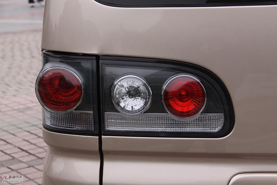 2010款风行菱智实拍图