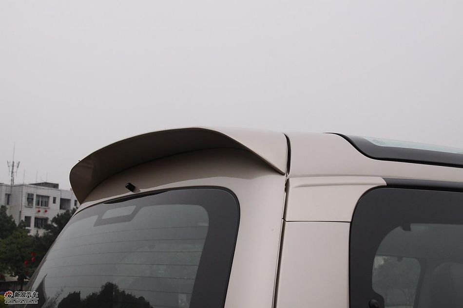 2010款风行菱智实拍图