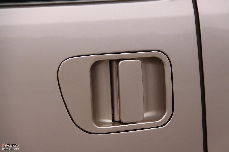 2010款风行菱智实拍图