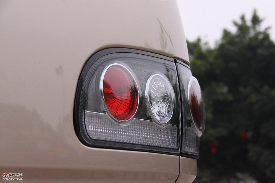 2010款风行菱智实拍图