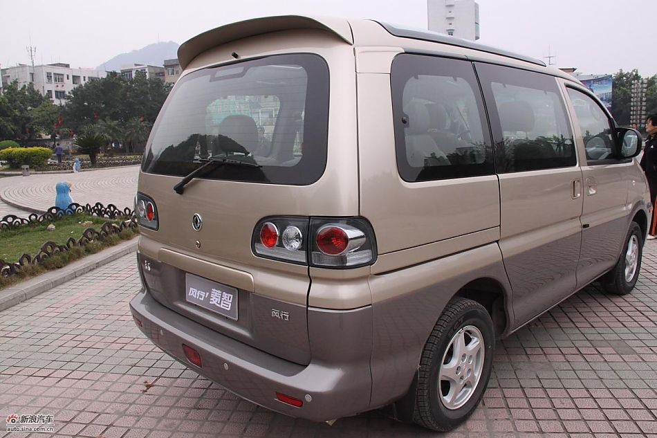 2010款风行菱智实拍图