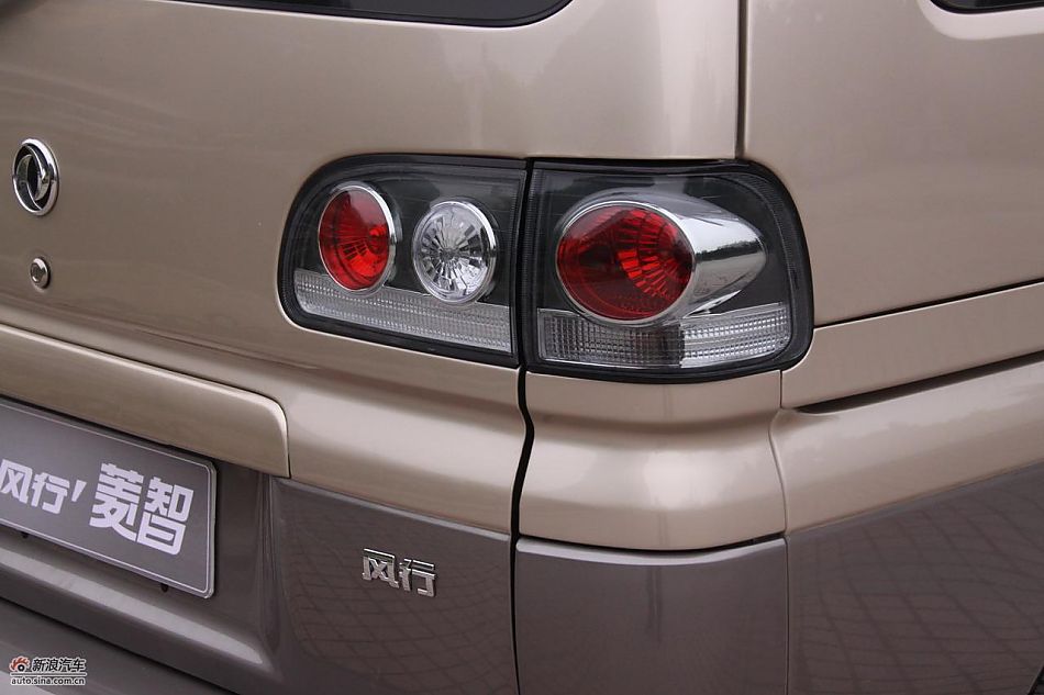 2010款风行菱智实拍图