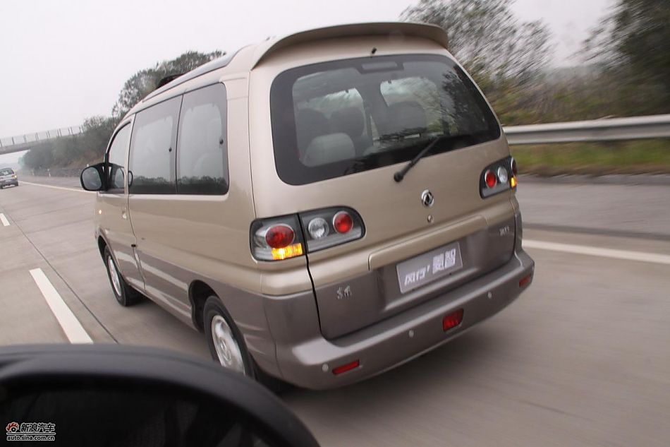 2010款风行菱智实拍图