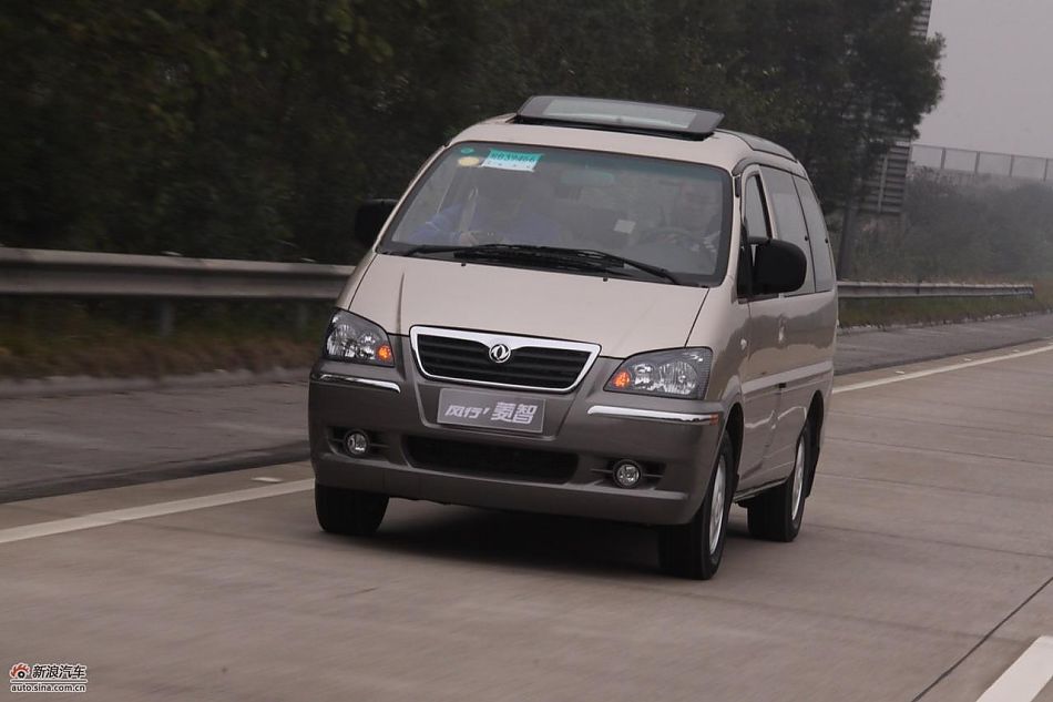 2010款风行菱智实拍图