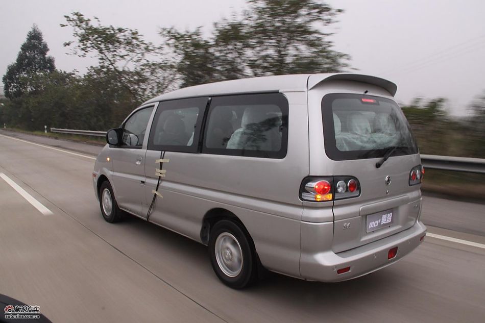 2010款风行菱智实拍图