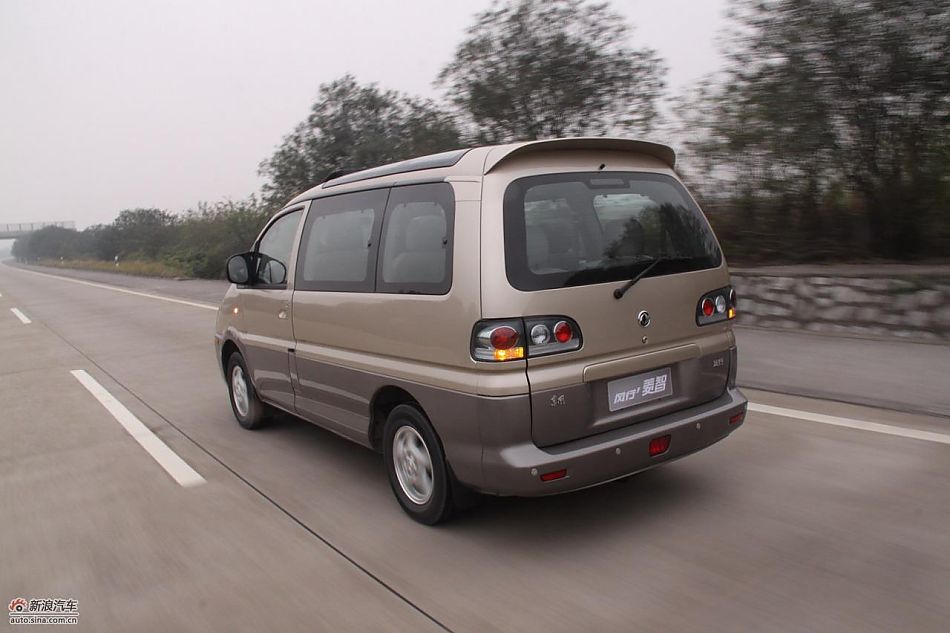 2010款风行菱智实拍图