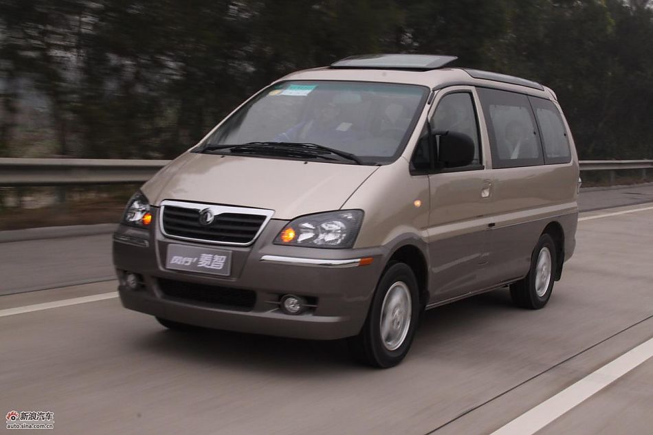 2010款风行菱智实拍图