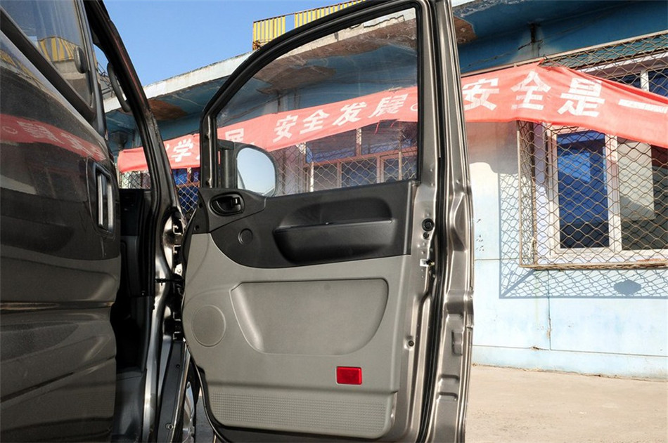 2013款菱智M3 1.6L手动标准型