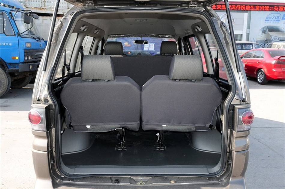 2013款菱智M3 1.6L手动标准型