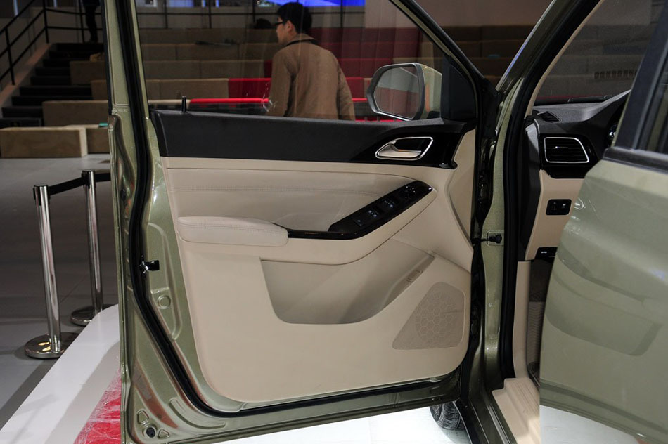 2014款 基本型 座椅空间