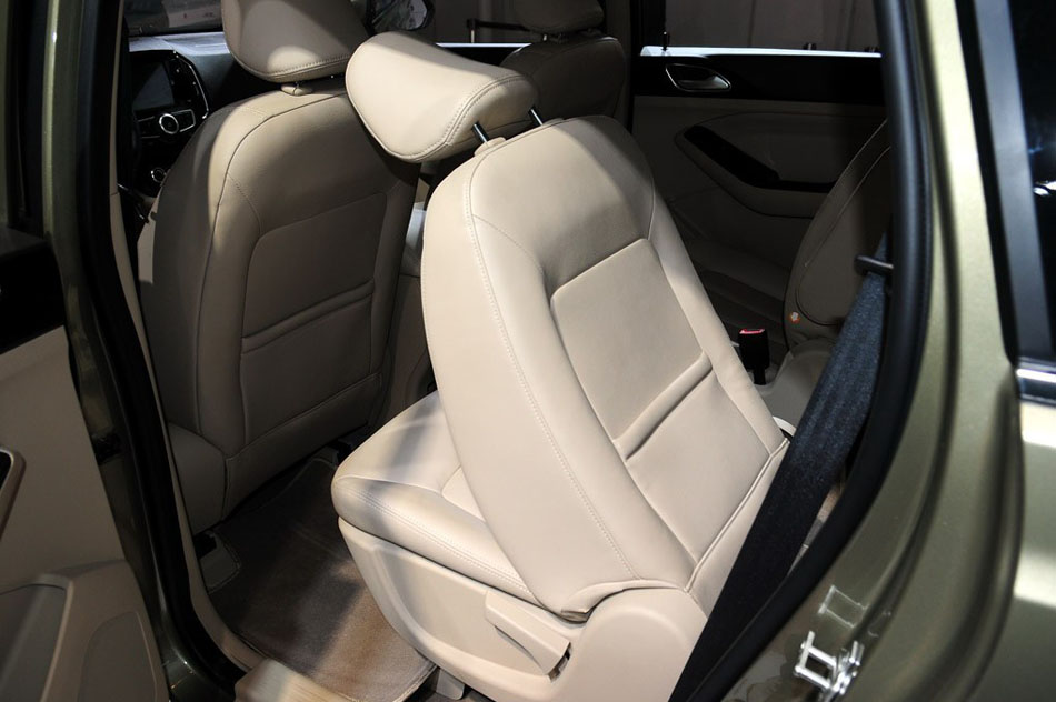 2014款 基本型 座椅空间