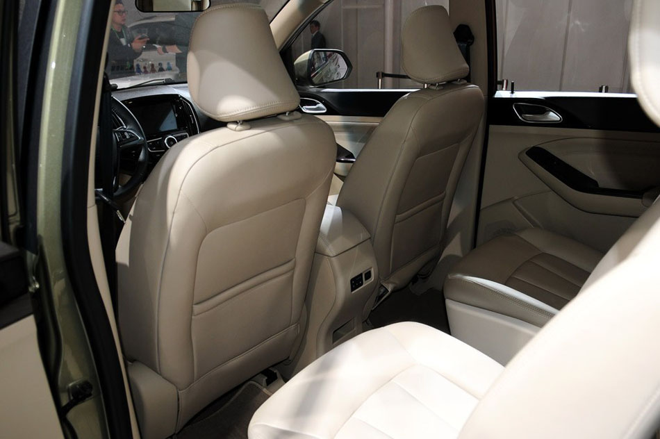 2014款 基本型 座椅空间