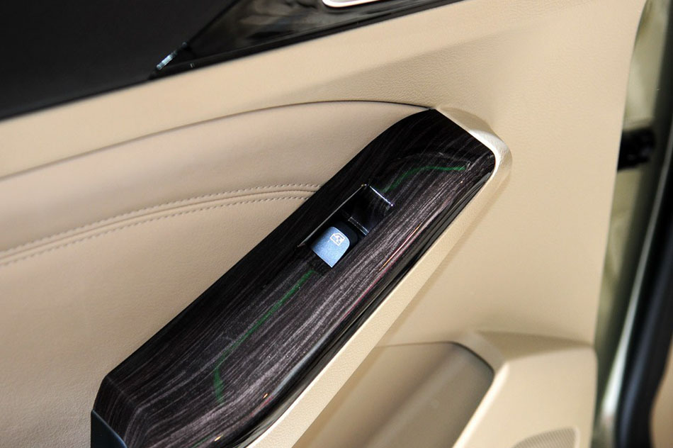 2014款 基本型 座椅空间