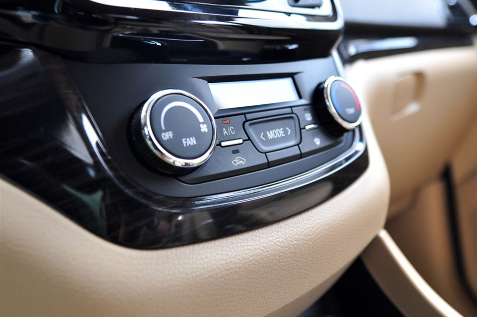 2014款 1.5L 手动豪华型 7座 内饰