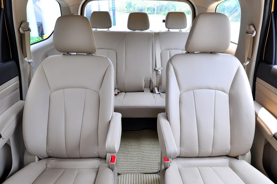 2014款 1.5L 手动豪华型 7座 座椅空间