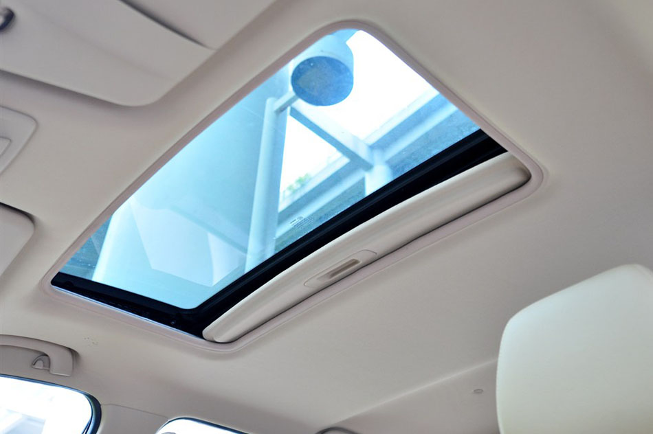 2014款 1.5L 手动豪华型 7座 座椅空间
