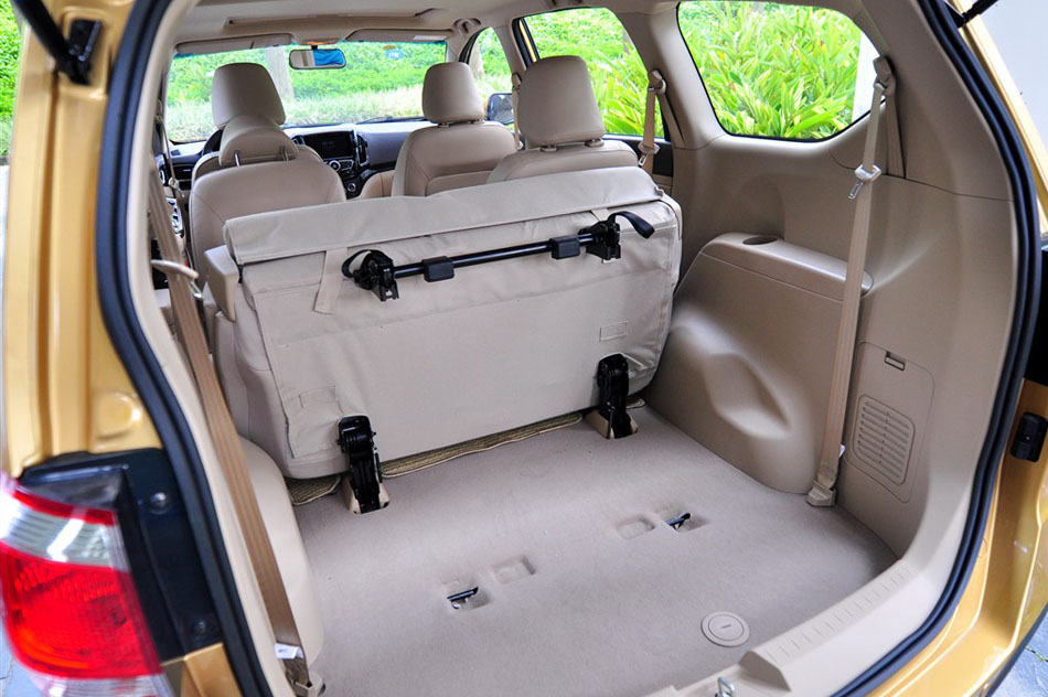 2014款 1.5L 手动豪华型 7座 座椅空间