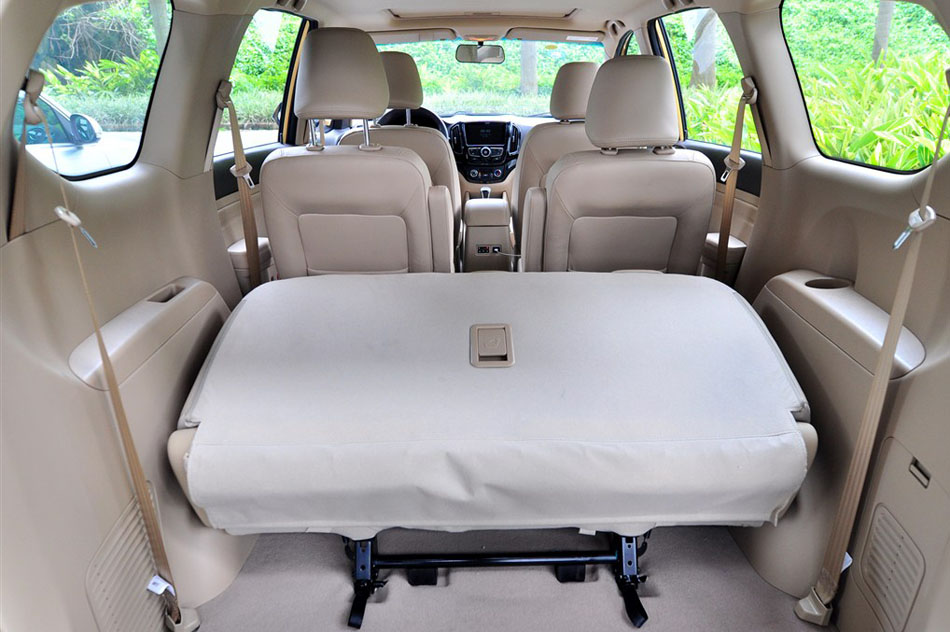 2014款 1.5L 手动豪华型 7座 座椅空间
