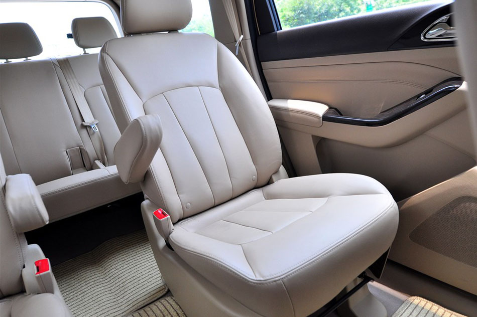 2014款 1.5L 手动豪华型 7座 座椅空间