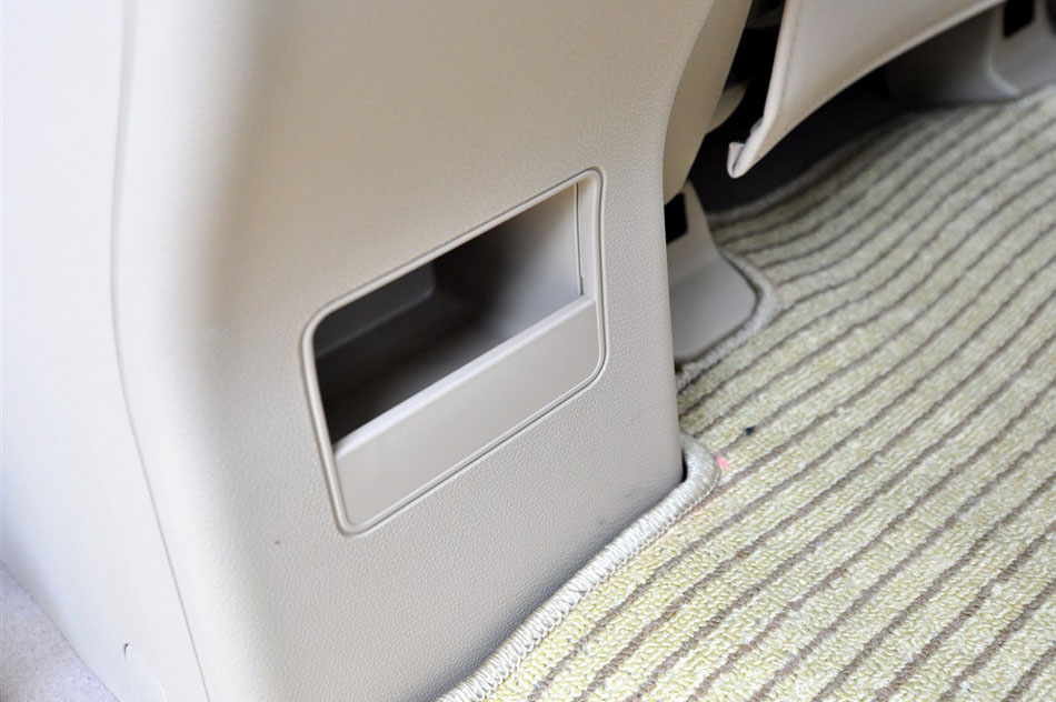 2014款 1.5L 手动豪华型 7座 座椅空间