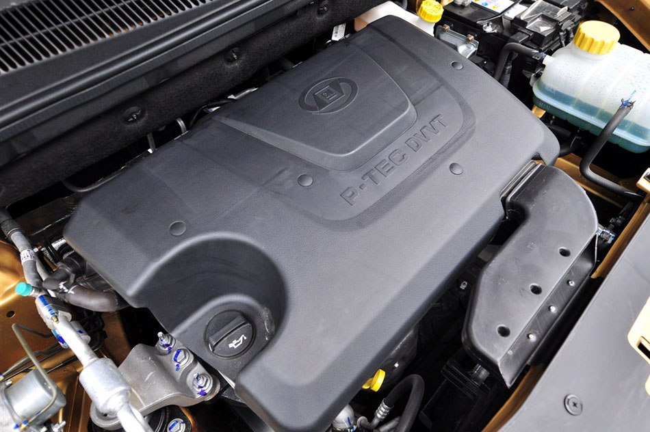 2014款 1.5L 手动豪华型 7座 引擎底盘