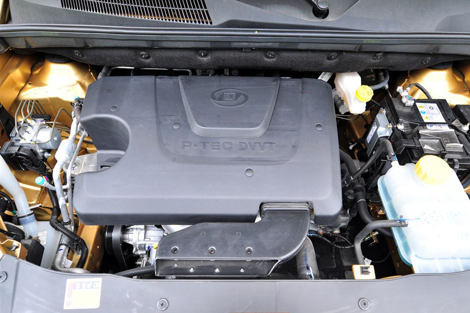 2014款 1.5L 手动豪华型 7座 引擎底盘