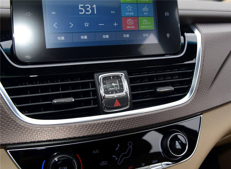 宝骏730  2017款 1.5T 手动豪华型 7座 内饰