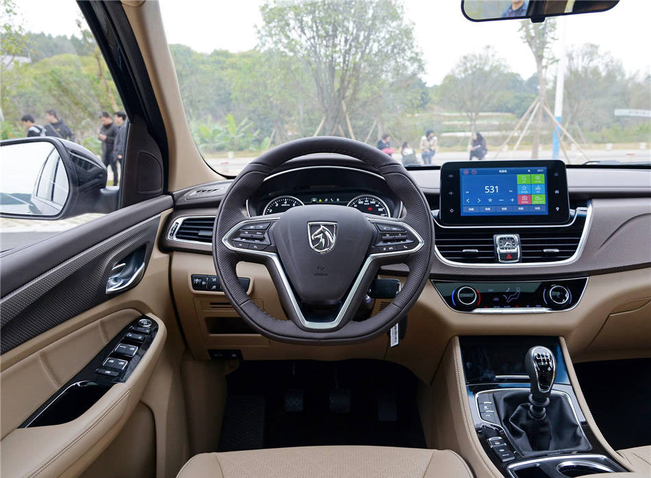 宝骏730  2017款 1.5T 手动豪华型 7座 内饰