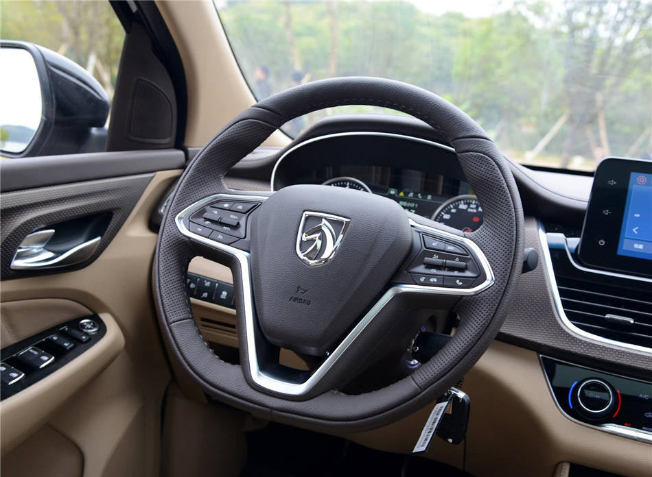 宝骏730  2017款 1.5T 手动豪华型 7座 内饰