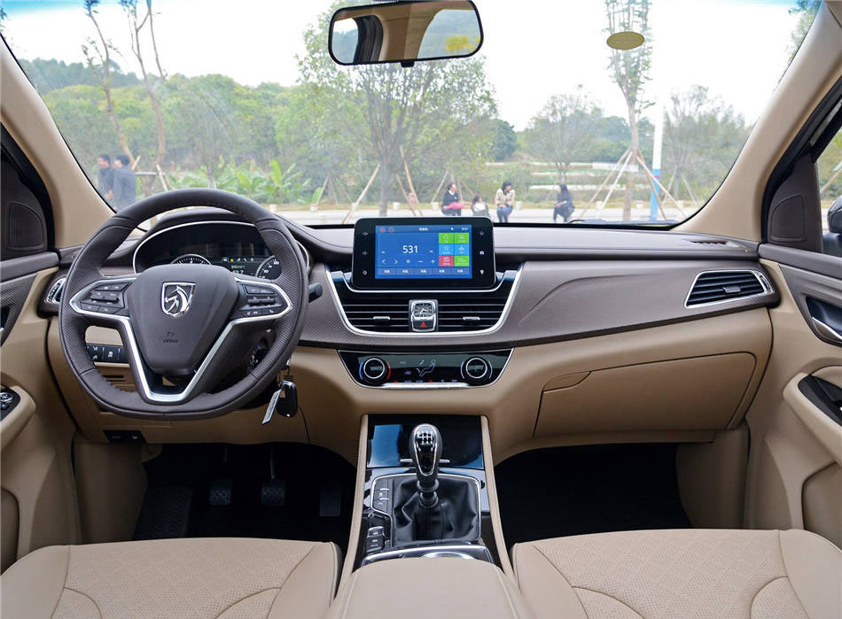 宝骏730  2017款 1.5T 手动豪华型 7座 内饰